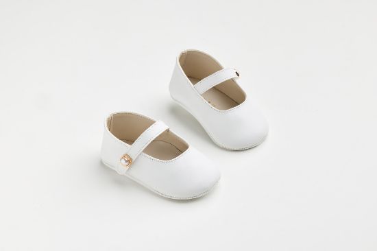 Εικόνα της K601A - Μπαλαρίνα αγκαλιάς σε λευκό τεχνόδερμα με διακοσμητική πέρλα