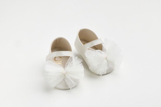 Εικόνα της K602A - Μπαλαρίνα αγκαλιάς σε εκρού τεχνόδερμα με χειροποίητο τούλινο φιόγκο σε off white