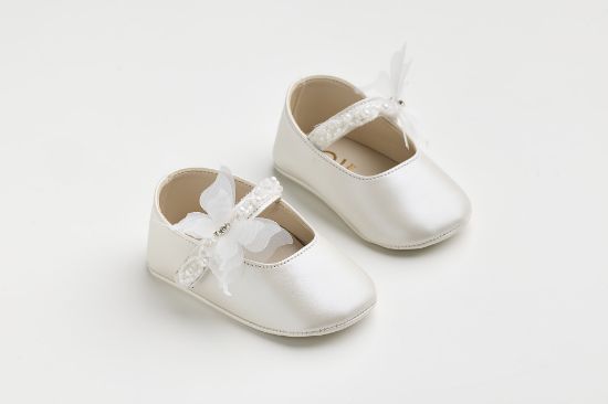 Εικόνα της K612E - Μπαλαρίνα αγκαλιάς σε εκρού τεχνόδερμα με χάντρες, πέρλες και off white πεταλούδα με στρας