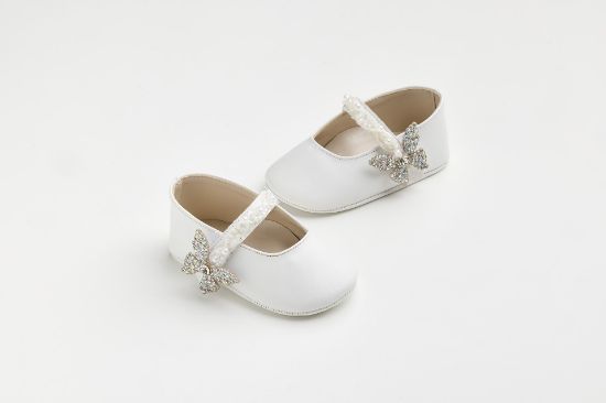 Εικόνα της K612B - Μπαλαρίνα αγκαλιάς σε εκρού τεχνόδερμα με χάντρες, πέρλες και στρας πεταλούδα