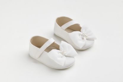 Εικόνα της K615A - Μπαλαρίνα αγκαλιάς σε συνθετικό λευκό καστόρ με χειροποίητο φιόγκο από μουσελίνα