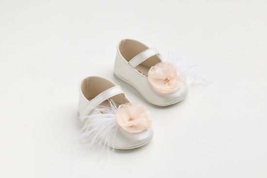 Εικόνα της K618B - Μπαλαρίνα αγκαλιάς σε εκρού τεχνόδερμα με χειροποίητο σομον λουλούδι και φτερά