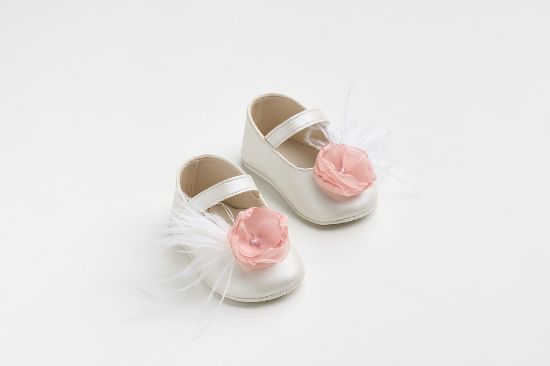 Εικόνα της K618P - Μπαλαρίνα αγκαλιάς σε εκρού τεχνόδερμα με χειροποίητο σάπιο μήλο λουλούδι και φτερά