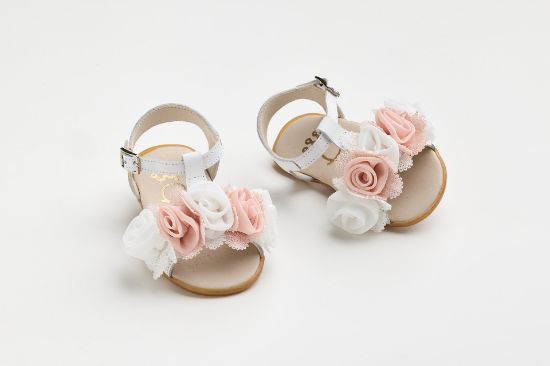 Εικόνα της K622A - Σανδάλι για τα πρώτα βήματα σε λευκό δέρμα και λουλούδια σε off white και σάπιο μήλο