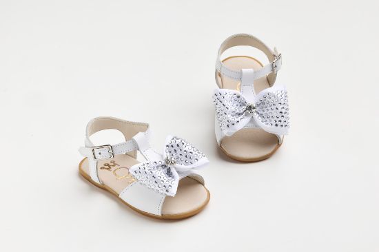 Εικόνα της K625A - Σανδάλι για τα πρώτα βήματα σε λευκό δέρμα και χειροποίητο φιόγκο με στρας
