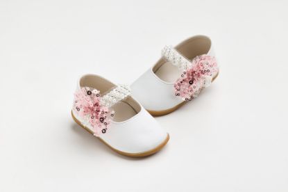 Εικόνα της K626A - Μπαλαρίνα για τα πρώτα βήματα σε λευκό τεχνόδερμα με πέρλες και φούξ παγιέτες