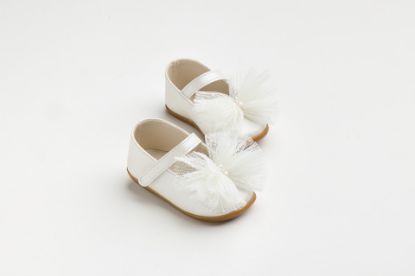 Εικόνα της K629E - Μπαλαρίνα για τα πρώτα βήματα σε εκρού τεχνόδερμα με χειροποίητο φιόγκο από εκρού πουά πλισέ τούλι