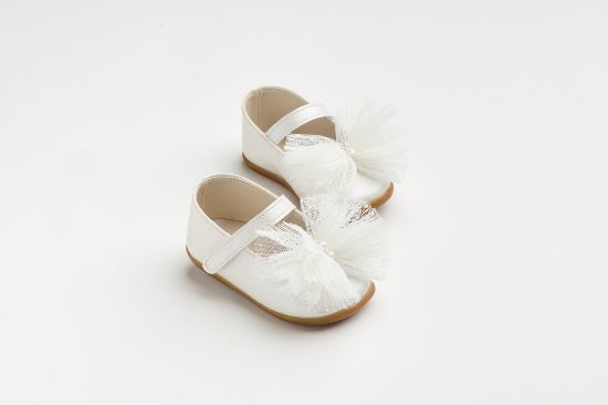 Εικόνα της K629E - Μπαλαρίνα για τα πρώτα βήματα σε εκρού τεχνόδερμα με χειροποίητο φιόγκο από εκρού πουά πλισέ τούλι