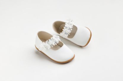 Εικόνα της K636A - Μπαλαρίνα για τα πρώτα βήματα σε λευκό τεχνόδερμα με δαντελένια τρέσσα με παγιέτες