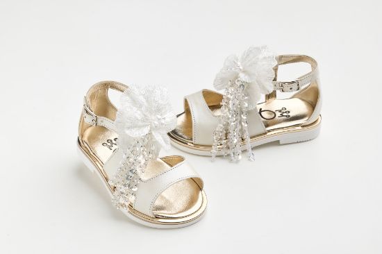 Εικόνα της KE11 - Σανδάλι περπατήματος σε εκρού δέρμα με χειροποίητο διακοσμητικό από λουλούδι κεντητό με παγιέτες και κρόσσια με παγιέτες και χάντρες