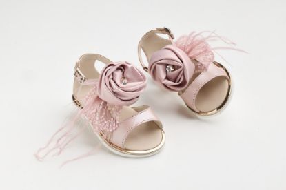 Εικόνα της KE14 - Σανδάλι περπατήματος σε dusty pink δέρμα με χειροποίητο διακοσμητικό λουλούδι με στρας, τούλι κεντητό με παγιέτες και φτερά