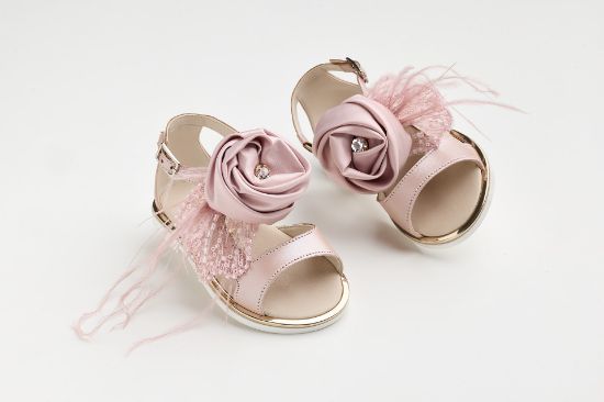 Εικόνα της KE14 - Σανδάλι περπατήματος σε dusty pink δέρμα με χειροποίητο διακοσμητικό λουλούδι με στρας, τούλι κεντητό με παγιέτες και φτερά