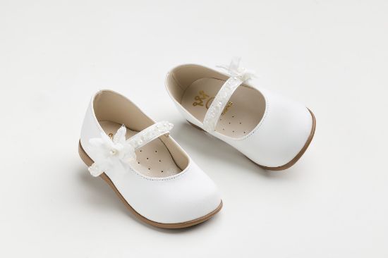 Εικόνα της K6111A - Μπαλαρίνα περπατήματος σε λευκό δέρμα με πέρλες και λουλούδι στην μπαρέτα