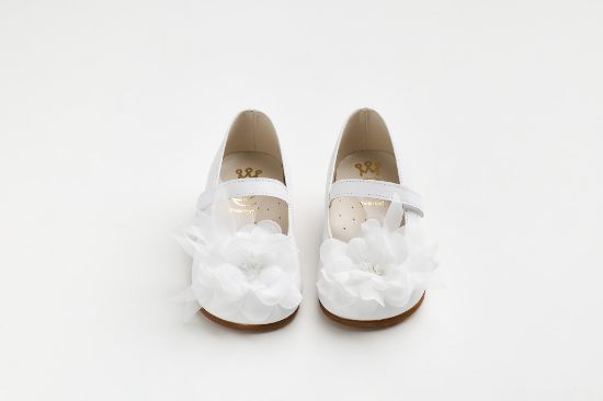 Εικόνα της K6116A - Μπαλαρίνα περπατήματος σε λευκό δέρμα με λευκό χειροποίητο διακοσμητικό