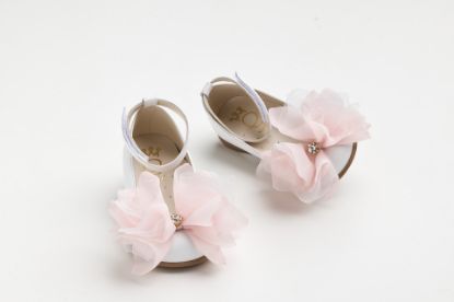 Εικόνα της K6125A - Μπαλαρίνα περπατήματος σε λευκό δέρμα με χειροποίητο διακοσμητικό από ροζ μουσελίνα και στρας