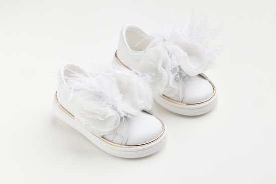 Εικόνα της K6131A - Sneaker περπατήματος σε λευκό δέρμα με χειροποίητο διακοσμητικό από μουσελίνα γκλιτερ τούλι και φτερά