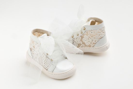 Εικόνα της K6134A - Μποτάκι περπατήματος σε λευκό δέρμα και δαντέλα με στρασακια