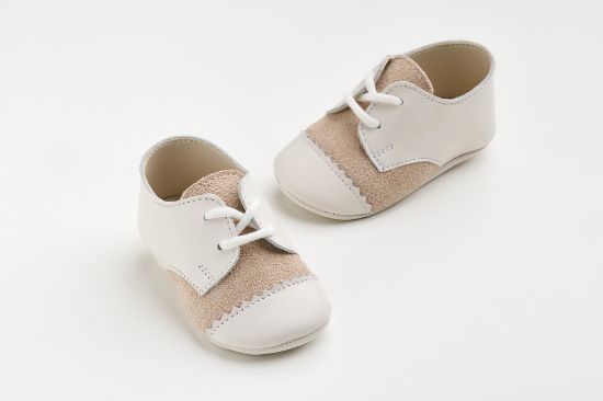 Εικόνα της A603E - παπουτσάκι αγκαλιάς σε εκρού λείο δέρμα και μπεζ καστόρ δέρμα