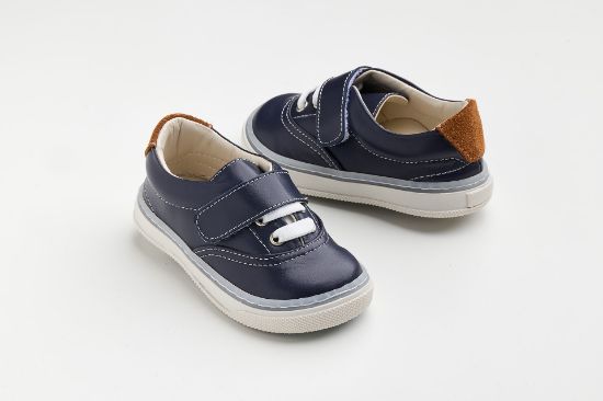 Εικόνα της A629M - παπουτσάκι περπατήματος σε μπλε λείο δέρμα, ταμπά καστόρ δέρμα και κλείσιμο με ελαστικό κορδόνι και Velcro