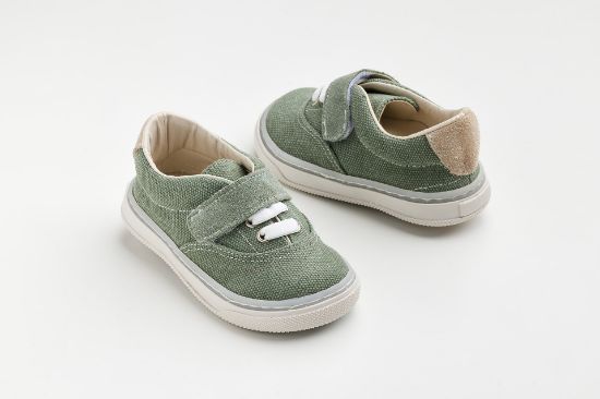 Εικόνα της A630B - παπουτσάκι περπατήματος σε λαδί ύφασμα, μπες και μέντα καστόρ δέρμα και κλείσιμο με ελαστικό κορδόνι και Velcro